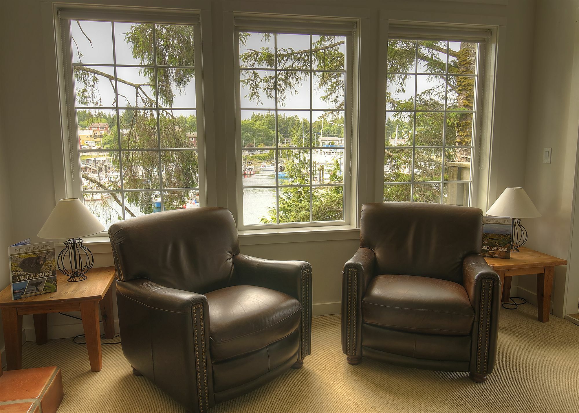 Waters Edge Shoreside Hotel