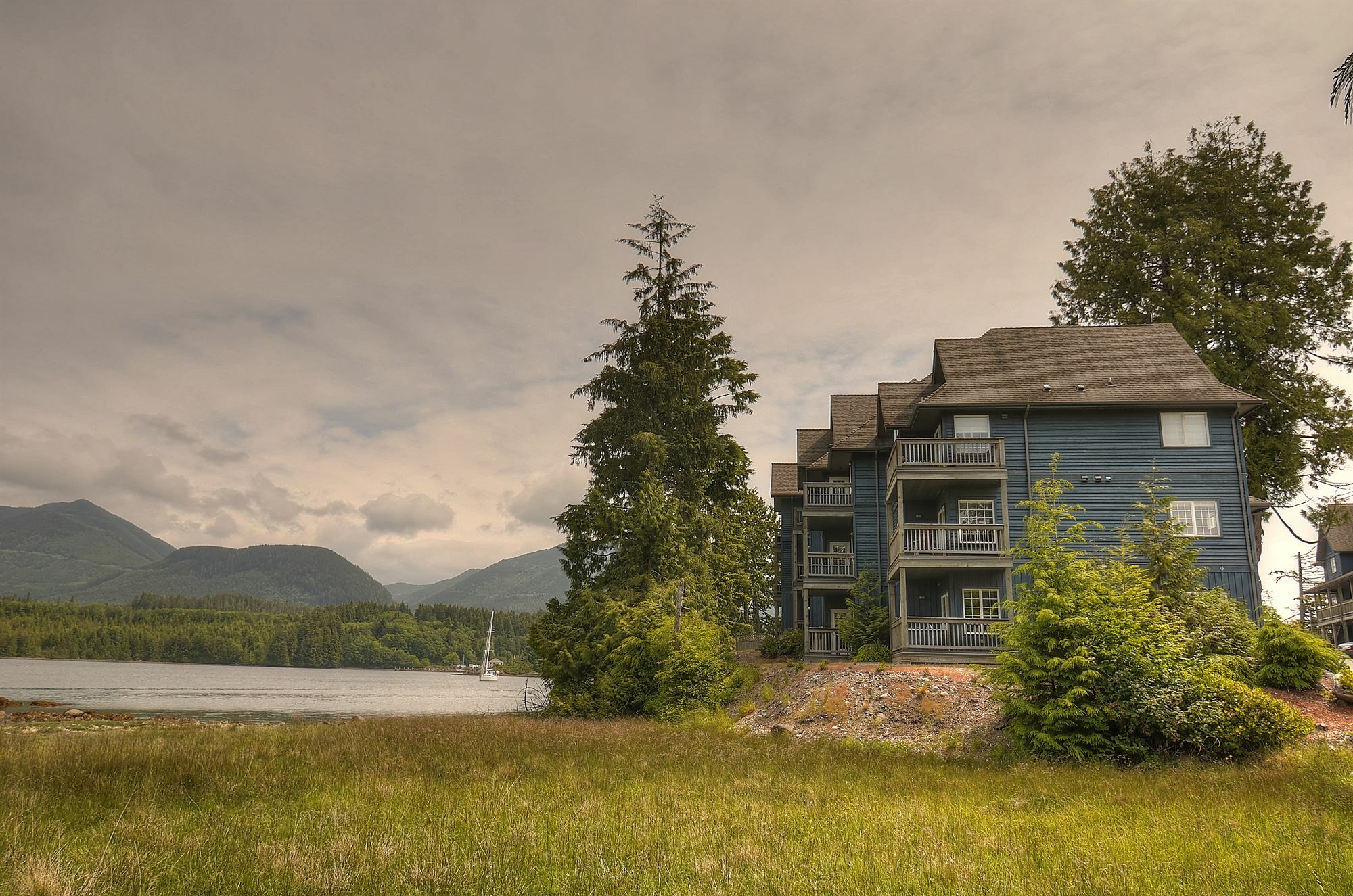 Hotel Waters Edge Shoreside 4*