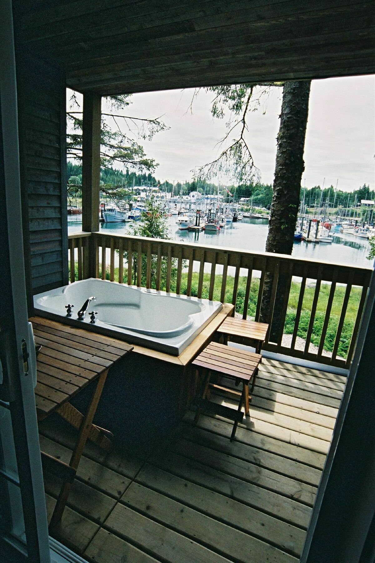 Waters Edge Shoreside 4* Ucluelet
