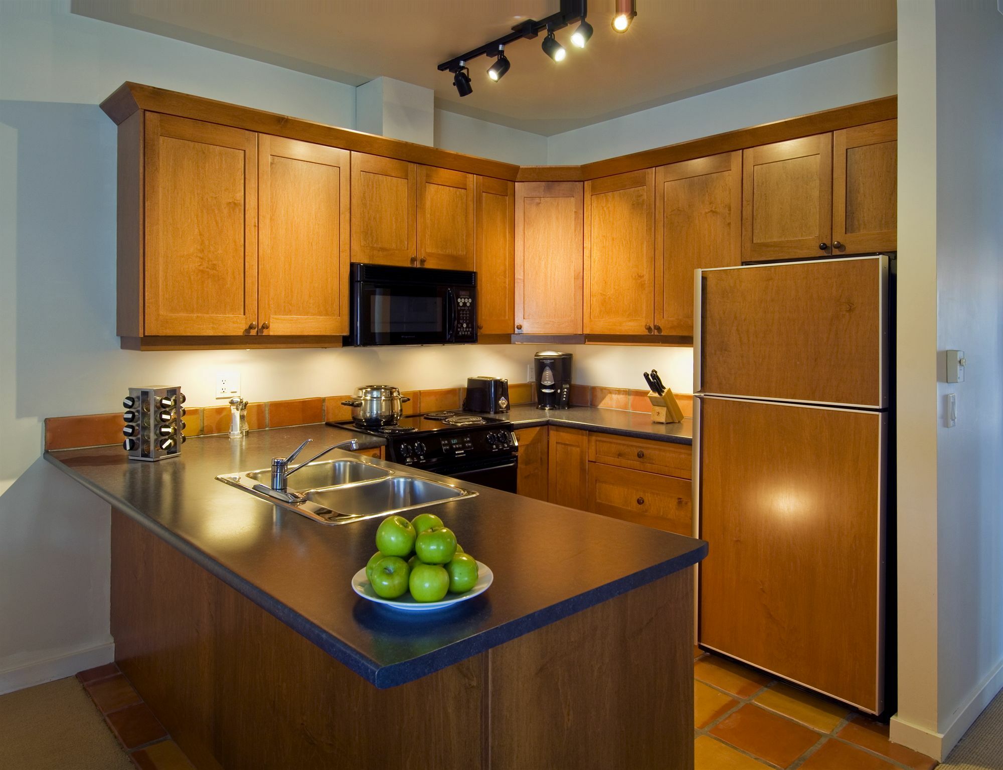 Hotel Waters Edge Shoreside 4*